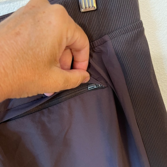 Athleta recycled plastic pants - Picture 4 of 9